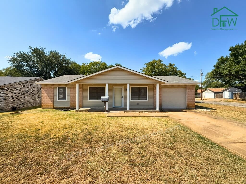 615 Crane Dr, Euless