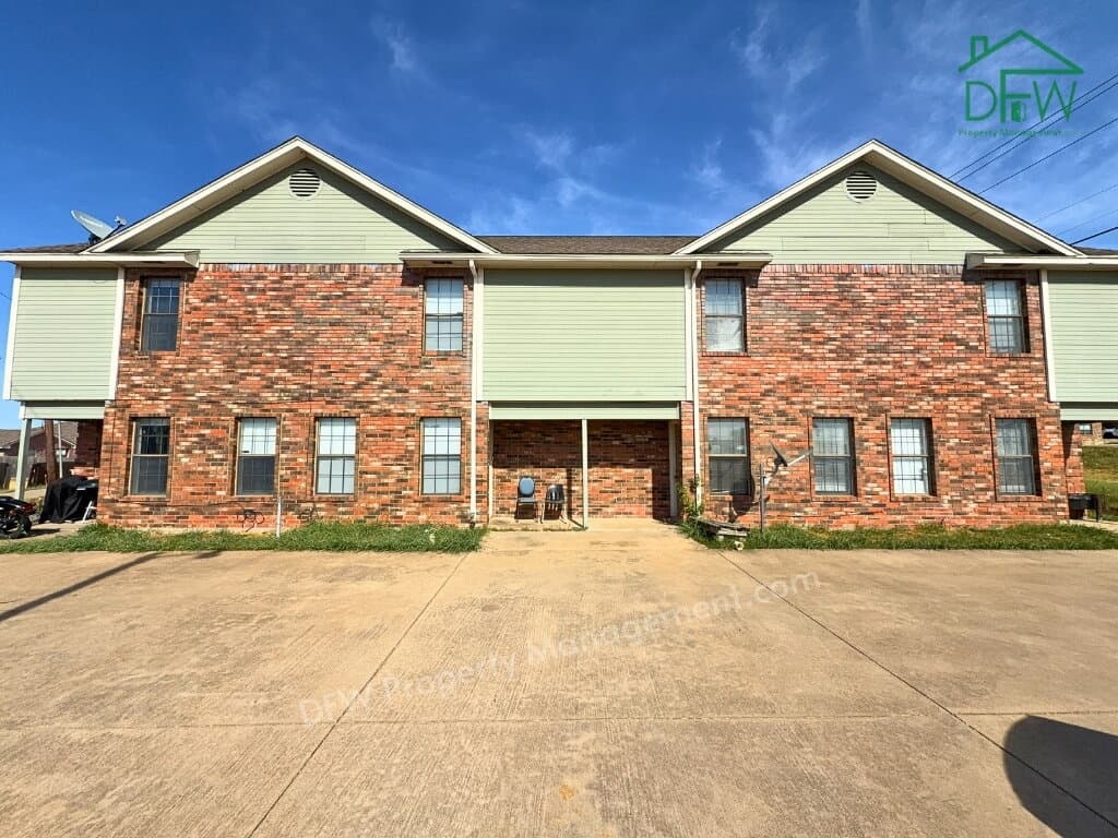 807, 809 & 811 W Walnut St, Celina